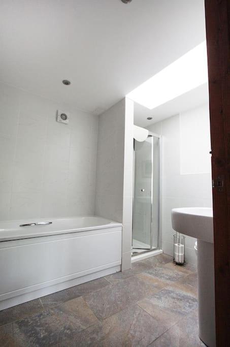 A Nicely Presented Friendly Comfortable Eco Cottage Торнбері Екстер'єр фото